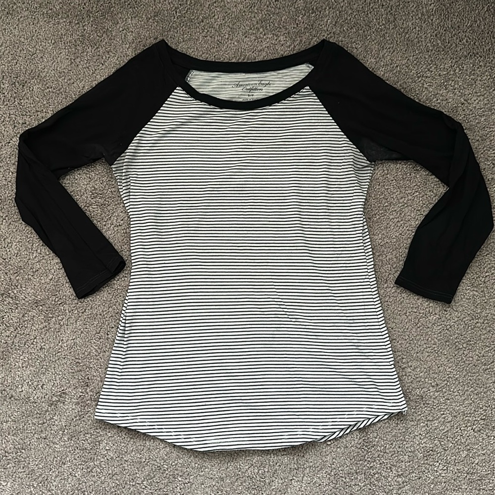 American Eagle Quarter Length Sleeve Top
